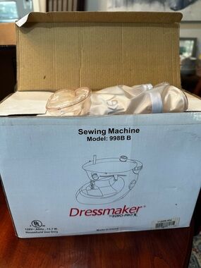 Sewing Machine Model 998B B - White/Beige